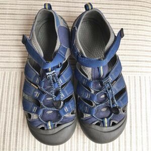 KEEN Newport H2 Navy Blue Closed Toe Bungee Adjustable Water Resistant Sandal